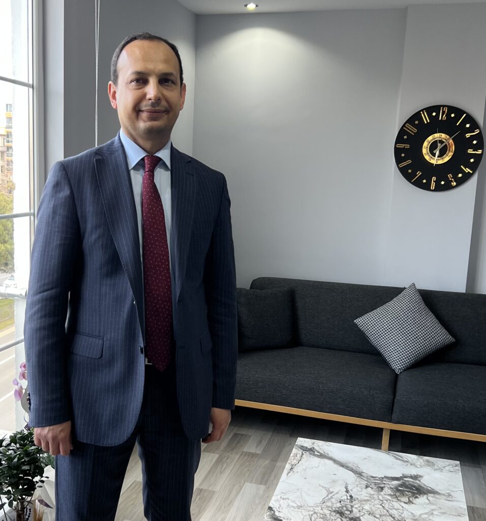 Samsun’da diz kireçlenmesi tedavisini değerlendiren Prof. Dr. Ferhat Say